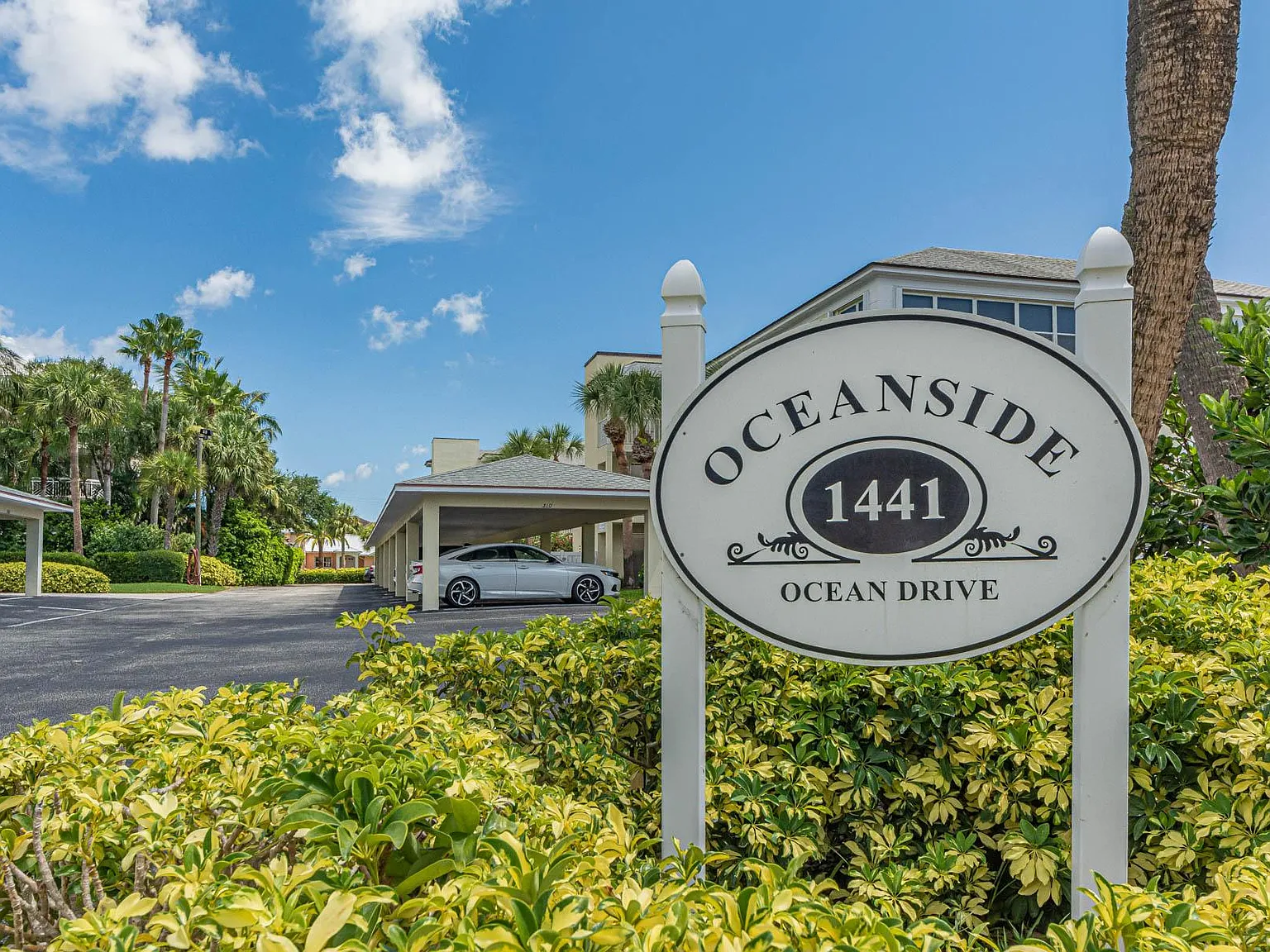 1441 Ocean Dr — Photo 2