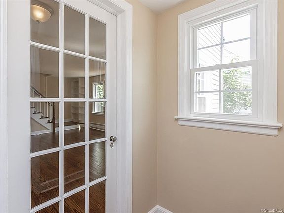 4th image of 712 Goldenrod Ave