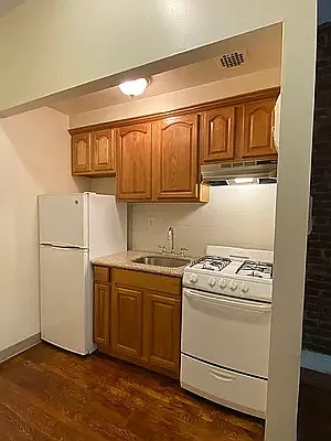 Rented by City Connections Realty | media 8