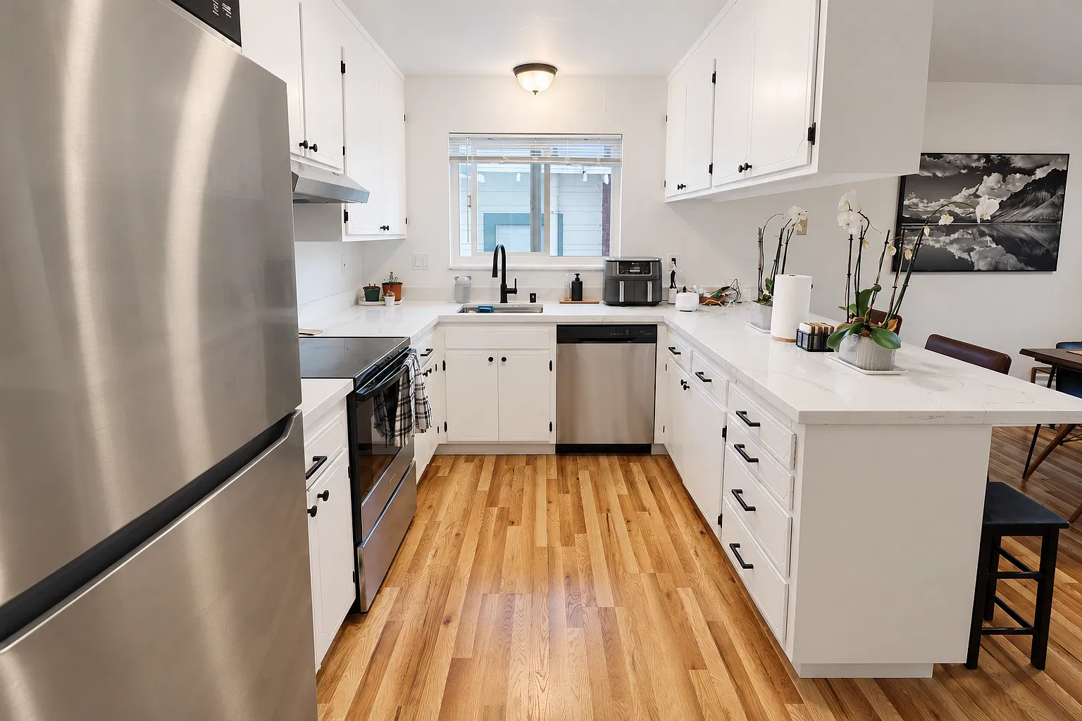 3 bed, 1200 sqft, $3,000 — Photo 3