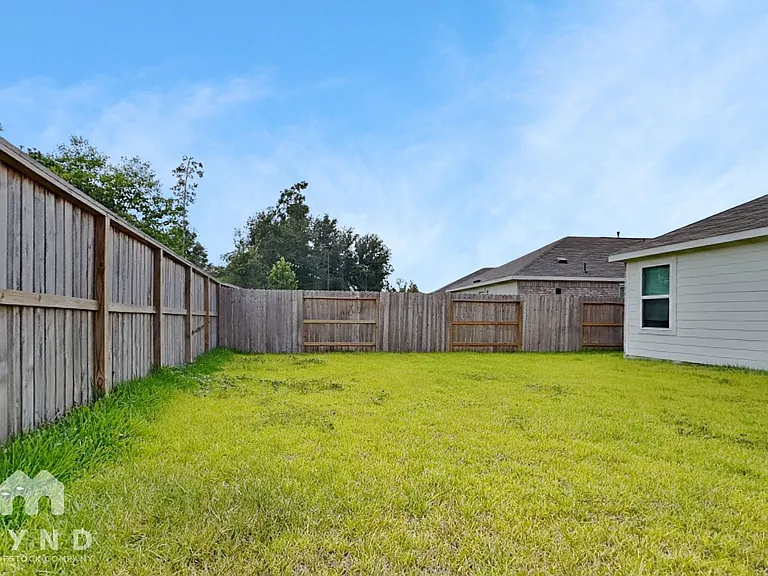 944 Capracotta Dr — Photo 16