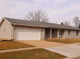 2941 Larkspur Dr, Waterloo, IA 50701