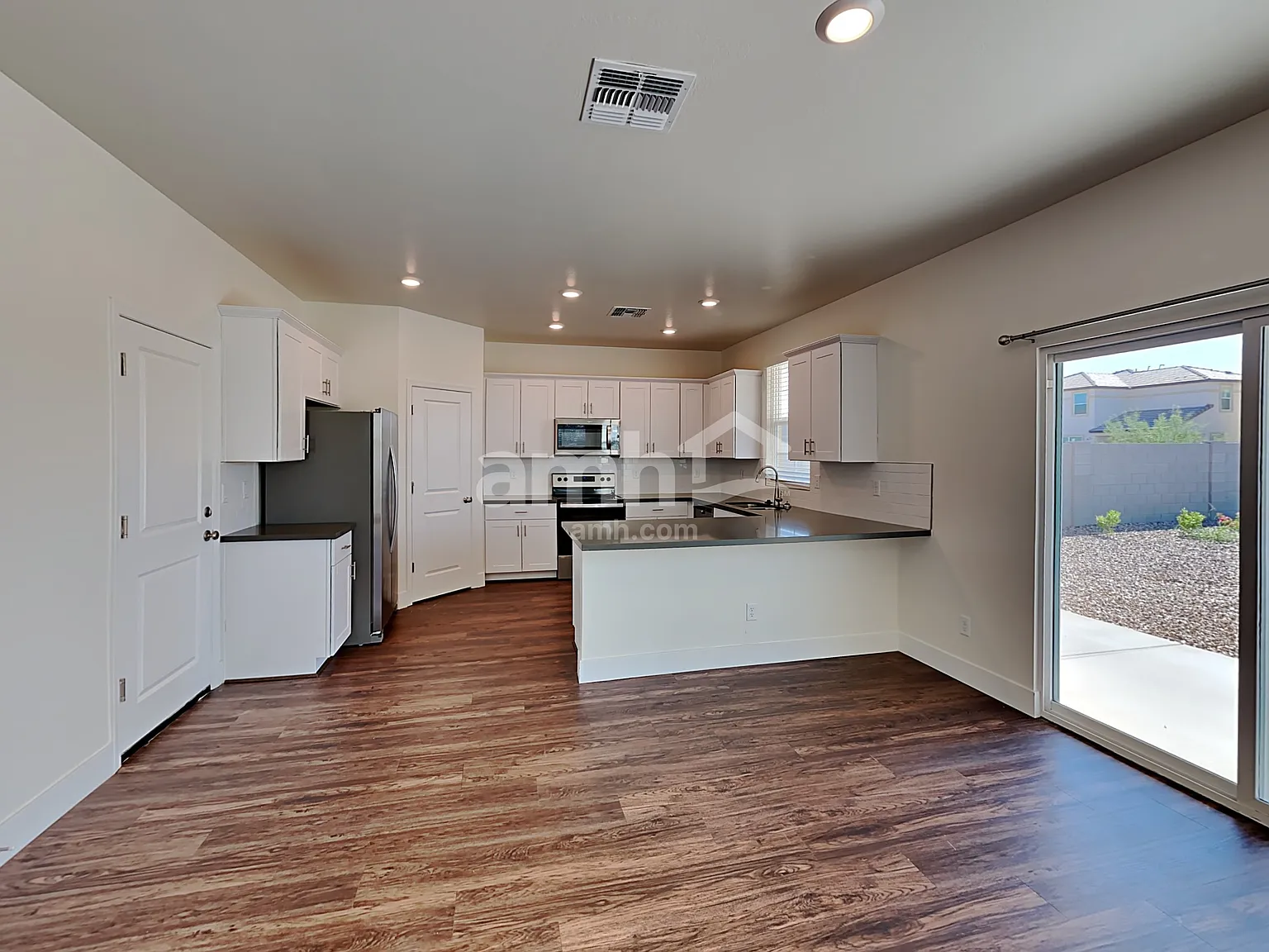 4 bed, 2.5 bath, 1912 sqft, $2,500 — Photo 3