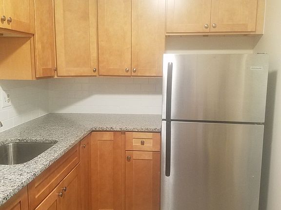 2nd image of 55 Elmwood Park APT 1