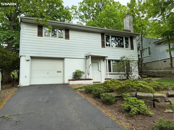 601 Ridgeland Ter, Leonia, NJ 07605