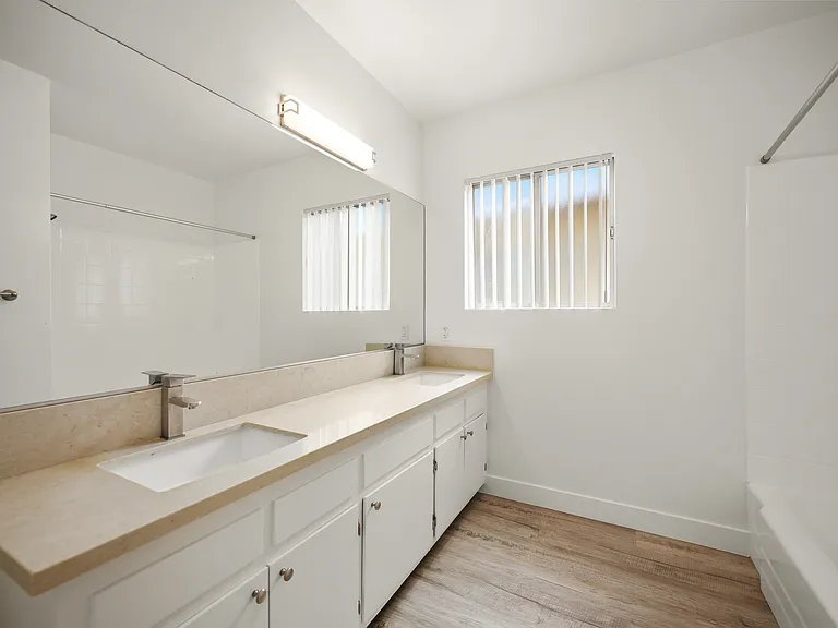 1416 Amherst Ave #6 — Photo 15
