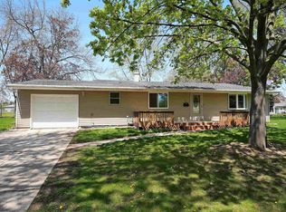 405 Memory Ct, Green Bay, WI 54301