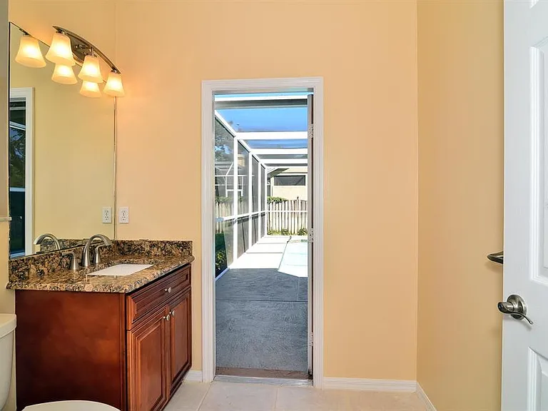 4305 Round Lake Ct — Photo 20