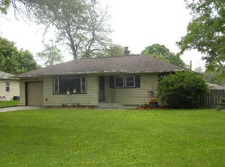 W176N8650 Sunset Ridge Dr, Menomonee Falls, WI 53051