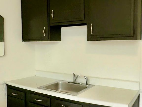 5th image of 213 W Columbus St
