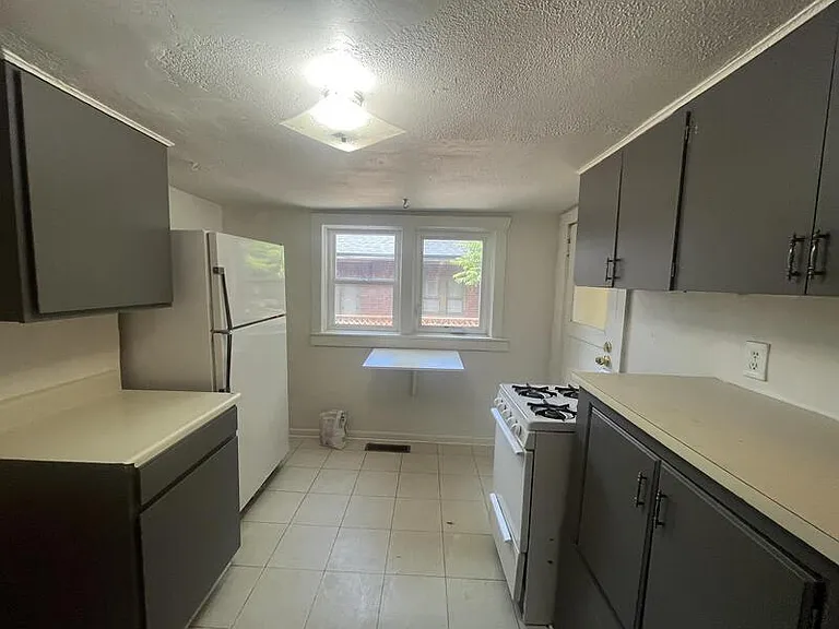 921 E Princeton Ave — Photo 6
