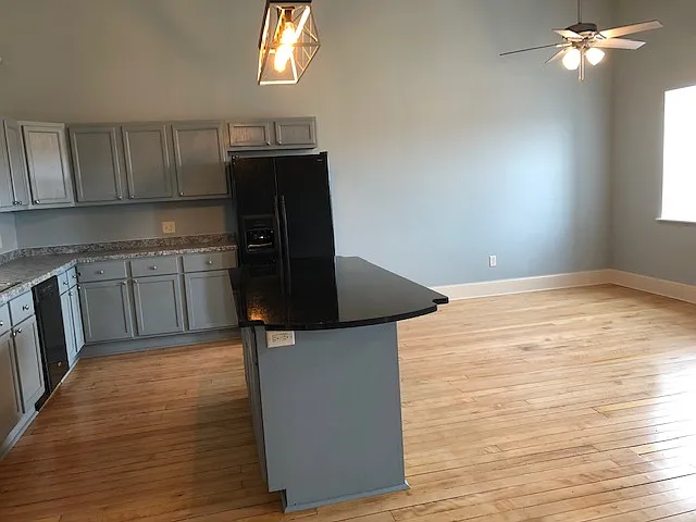 1 bed, 1200 sqft, $1,300 — Photo 3