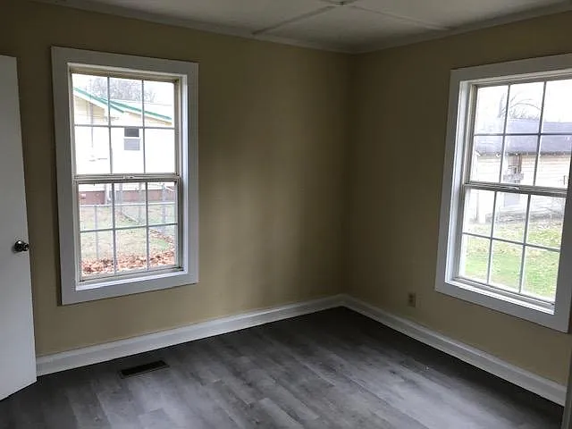 106 Locust St — Photo 4