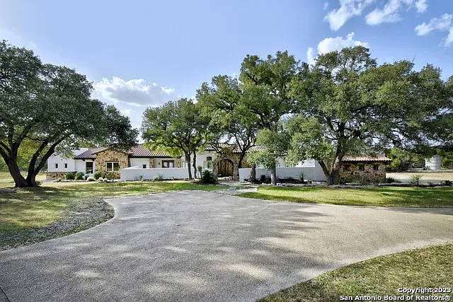 4 bed, 4.5 bath, 5069 sqft, $6,995 — Photo 3