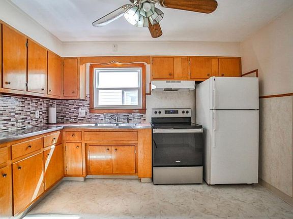 4th image of 194 Stillwell Ave #1