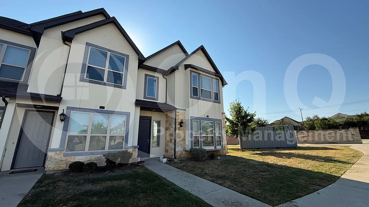 4 bed, 2.5 bath, 2159 sqft, $2,249 — Photo 3