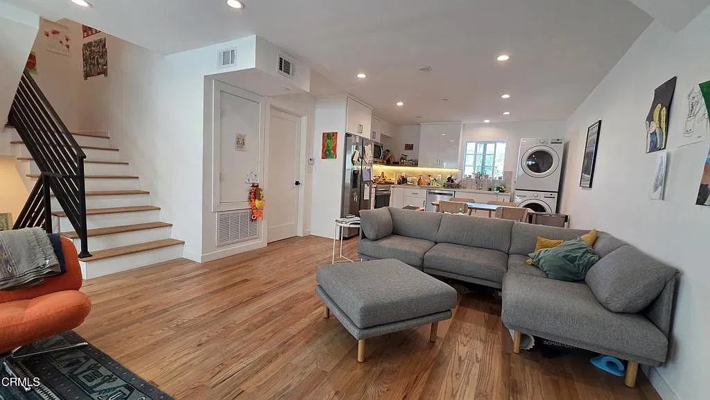 3 bed, 3.0 bath, 1700 sqft, $5,250 — Photo 1