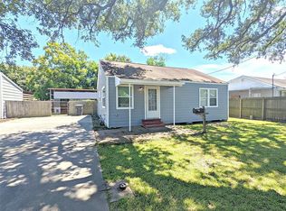 7200 Leonard St, Groves, TX 77619