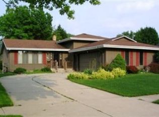 9307 Southmoor Ave, Highland, IN 46322