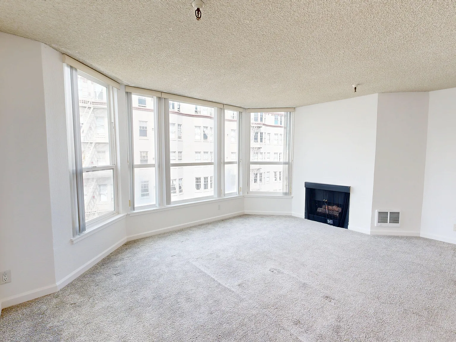 1690 Broadway Street — Photo 3