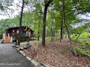 516 Mallard Ln, Bushkill, PA 18324