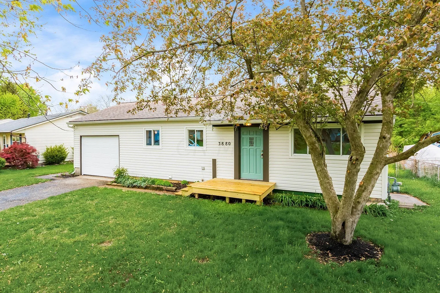 3880 Signal Dr photo 1