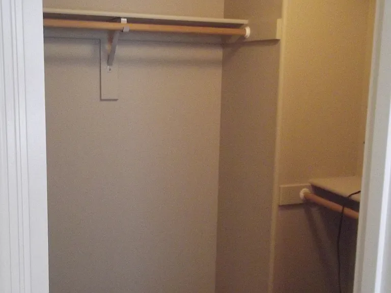 2122 Martin Dr — Photo 18