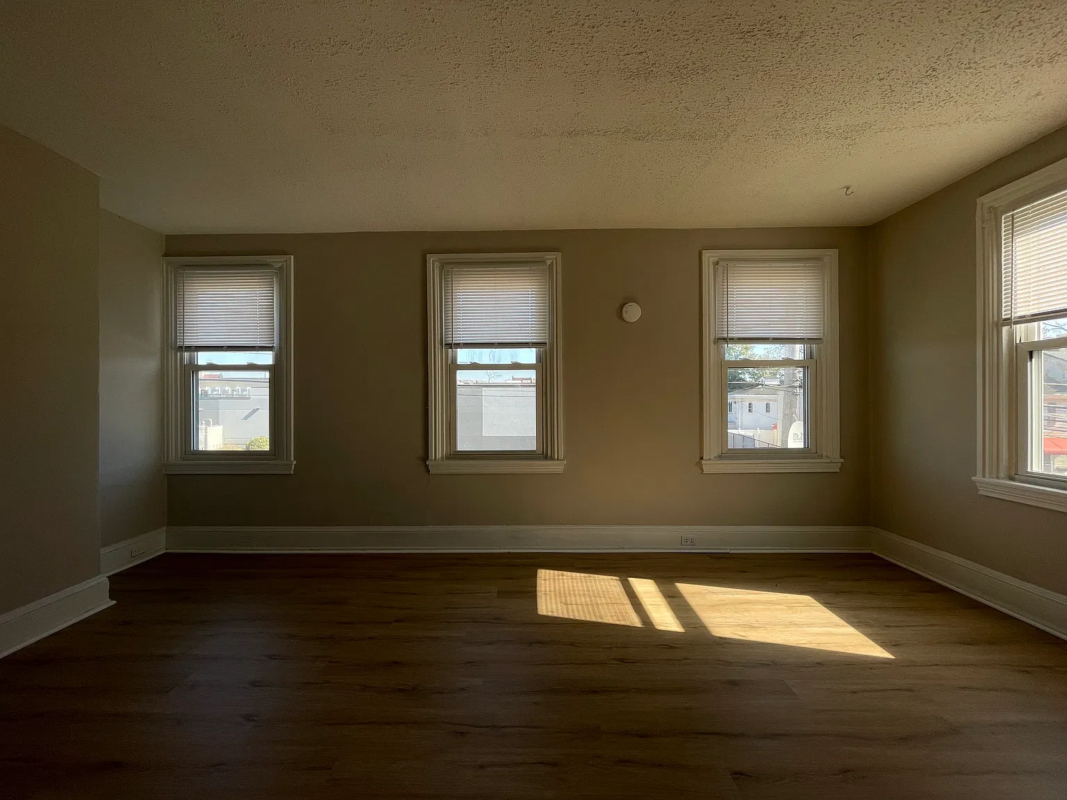 2 bed, $1,200 — Photo 3