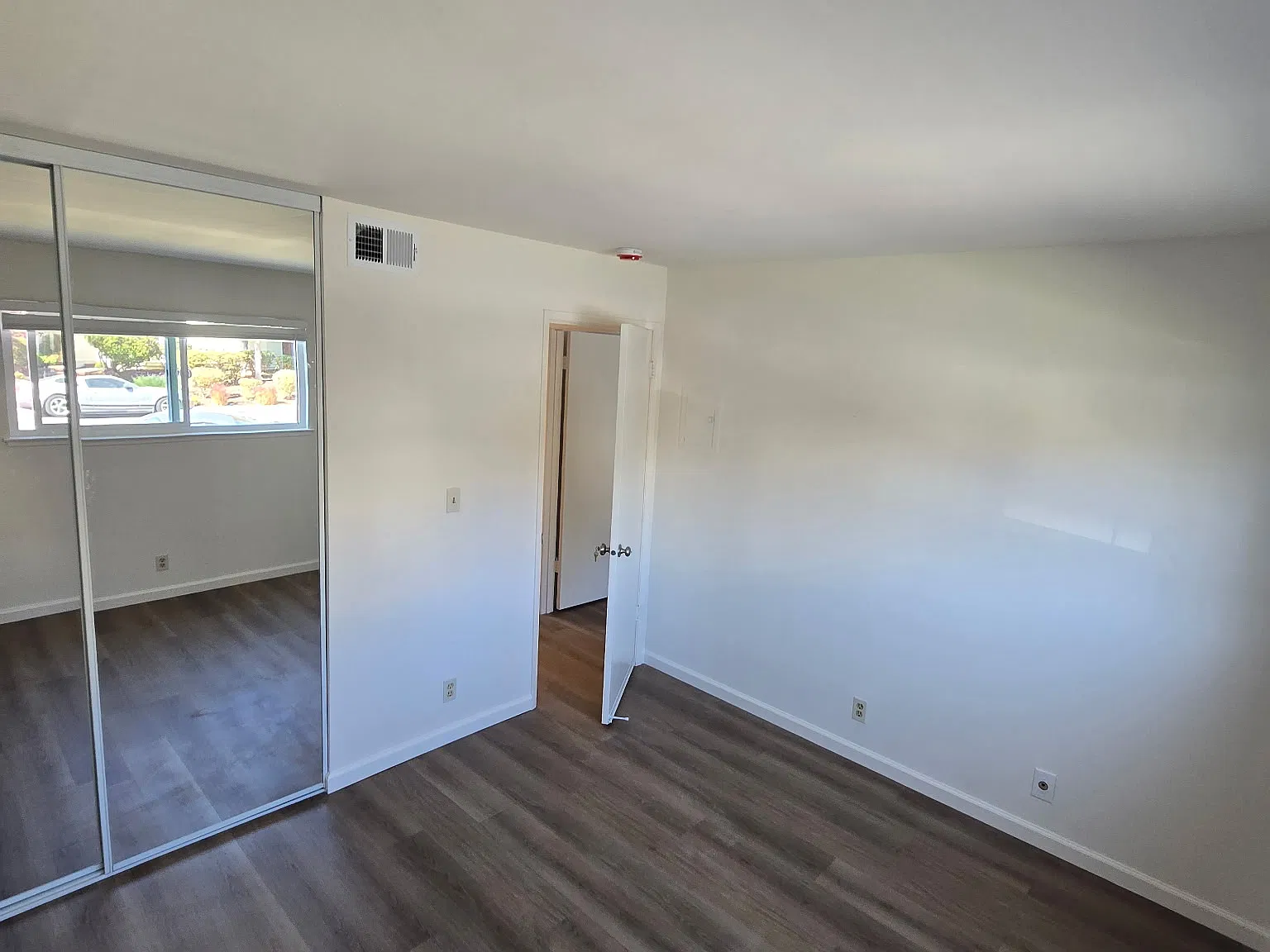 2 bed, 800 sqft, $3,100 — Photo 4