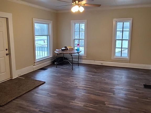 Living Room/Entrance