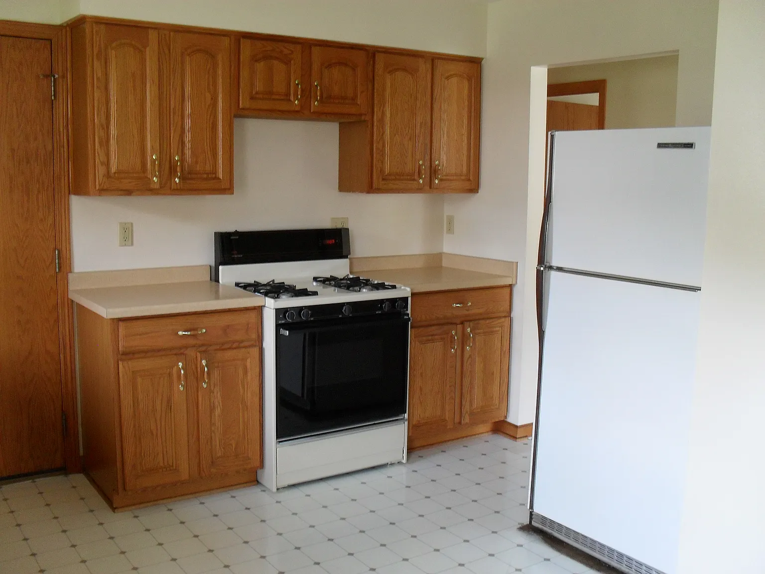 1435 W Bolivar Ave — Photo 2