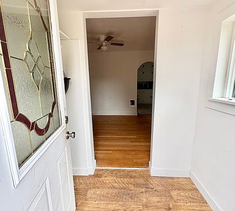 3rd image of 3012 Hollywood Ave NE