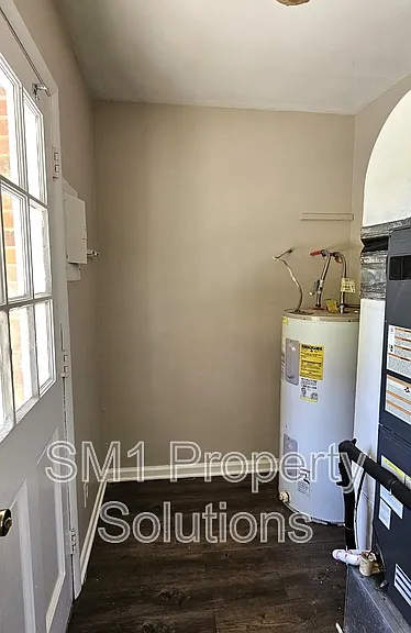 1529 Earl Dr #1 — Photo 7