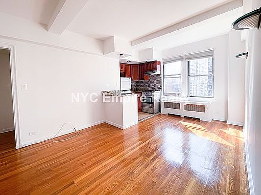 1st image of 710 2nd Ave #17G