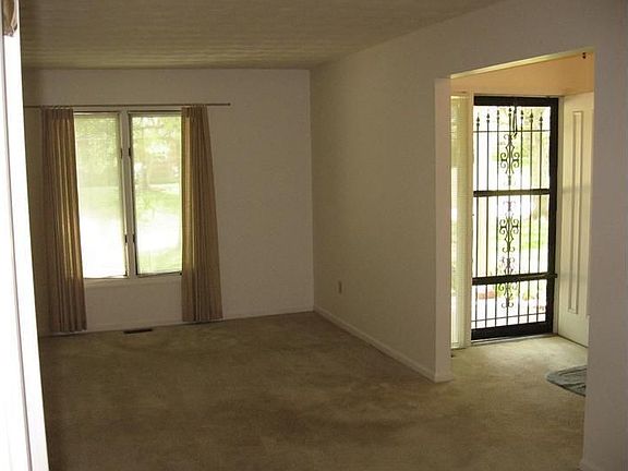 3rd image of 6284 Devonshire Dr