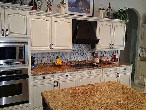 3rd image of 1036 Hampstead Ln