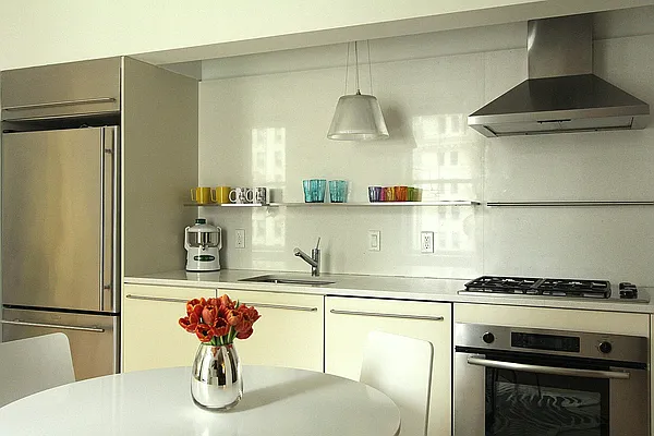 Rented by City Connections Realty | media 2