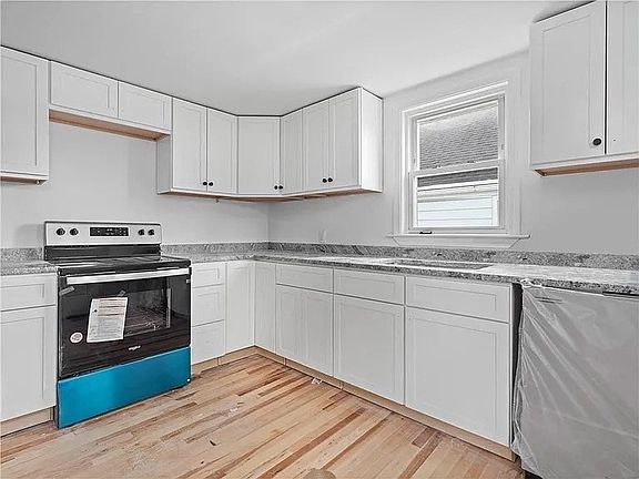 4th image of 85 Manistee St