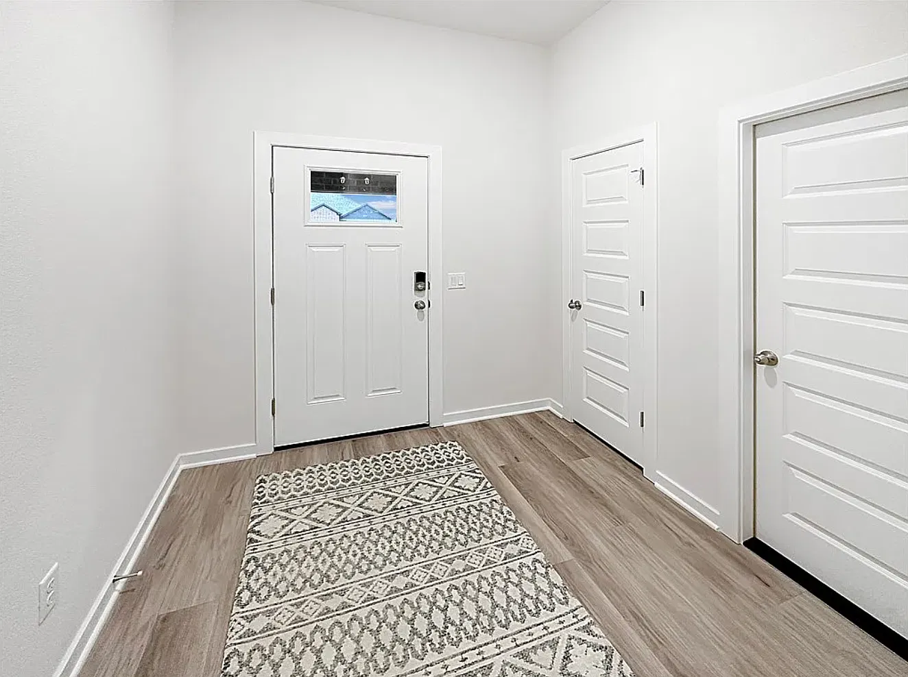 3 bed, 1637 sqft, $1,950 — Photo 2
