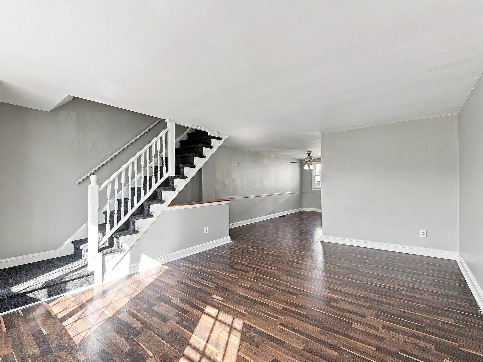 3 bed, 1152 sqft, $1,900 — Photo 2