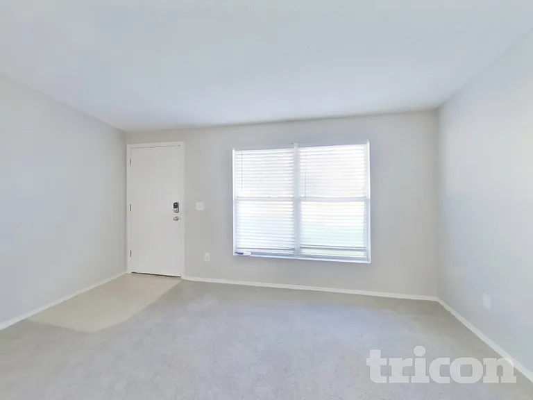 1641 Rhonda Dr — Photo 2
