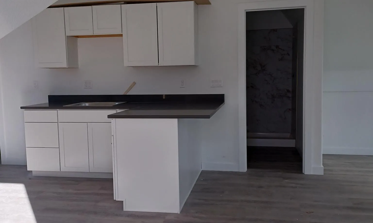 Studio, 700 sqft, $1,400 — Photo 3