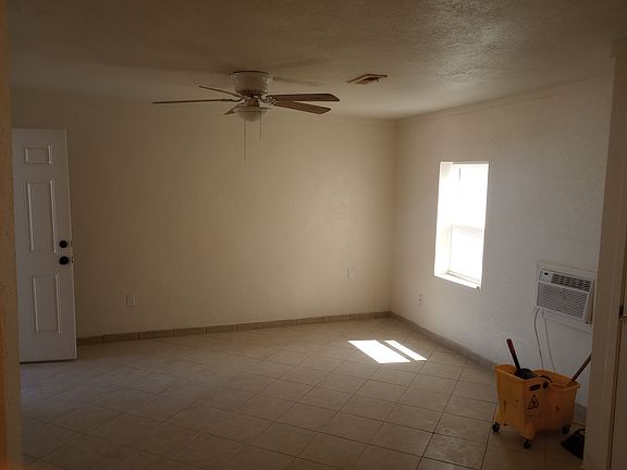 4th image of 527 N Main St #3