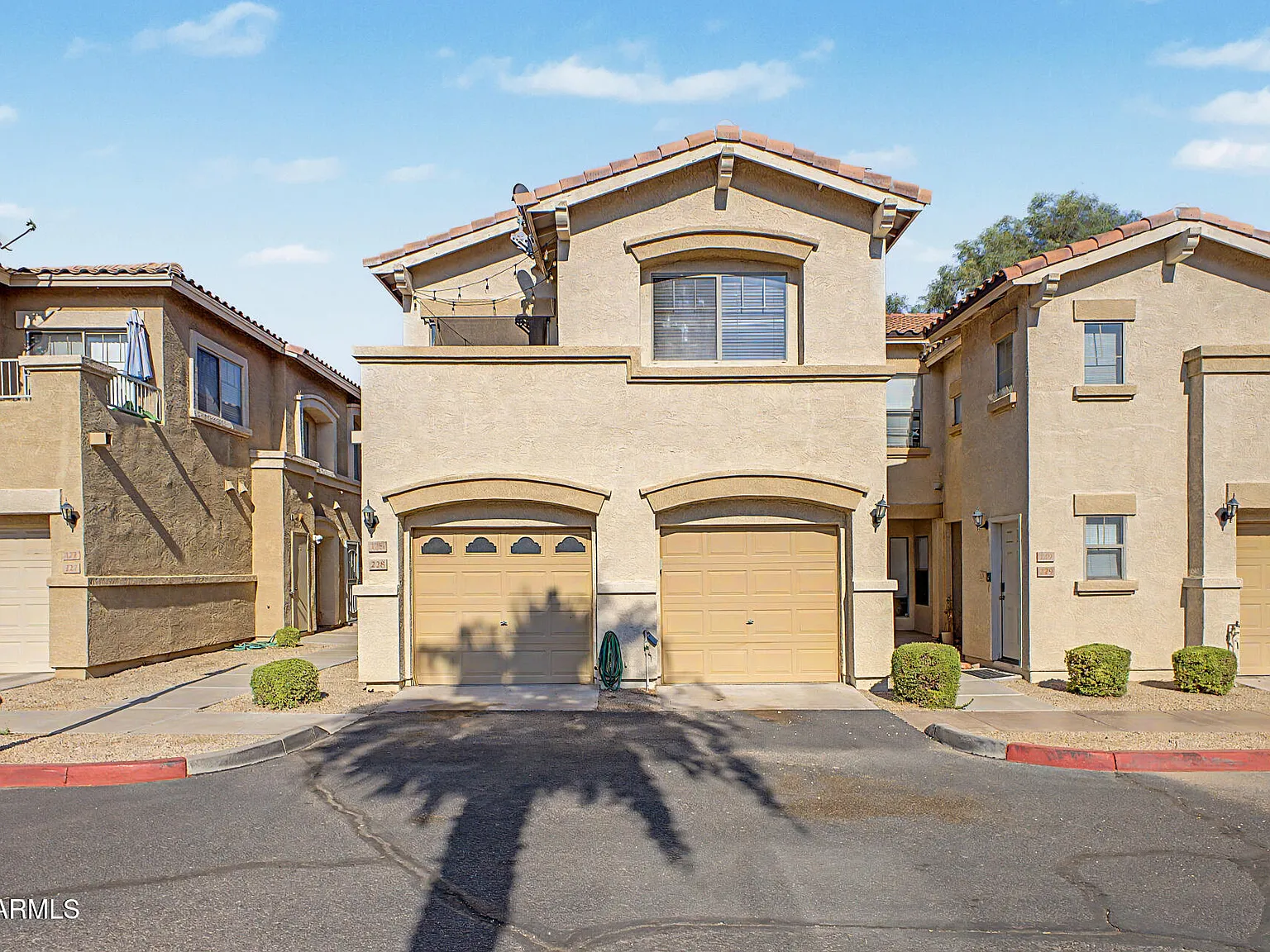 3 bed, 2.0 bath, 1401 sqft, $2,350 — Photo 2