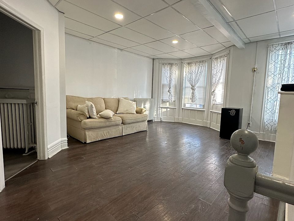 2nd image of 515 Hamilton St #1