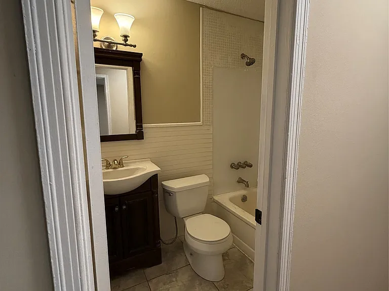 242 Clubview Dr — Photo 5