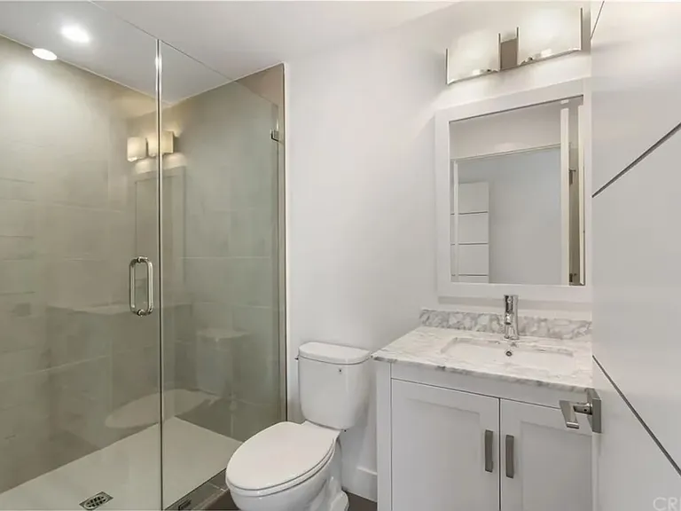 5008 Topanga Canyon Blvd — Photo 8
