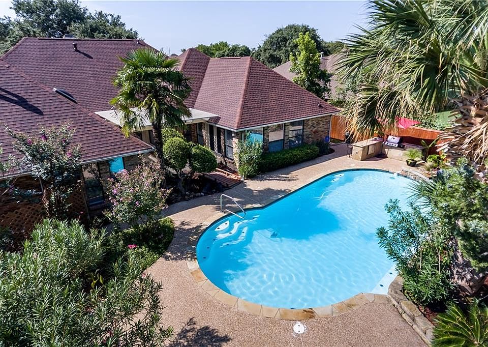 1st image of 10015 Woodlake Dr