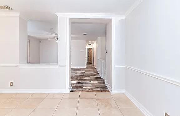 Entrance (foyer, day room)