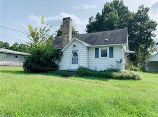 811 Fairway Ave, Thomasville, NC 27360